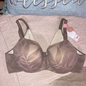 Cacique lightly lined balconette bra size 38D NWT